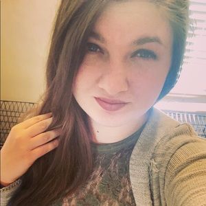 Meet your Posher, Chloe